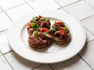 BRUSCHETTY Z ROSTBEFEM