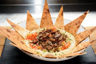 Humus carne + pită 