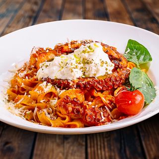 Pasta cu caracatiță și stracciatella