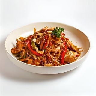 Удон с курицей и овощами  350 гр