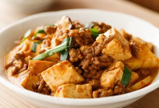 Tofu smażone z ryżem i jajkiem