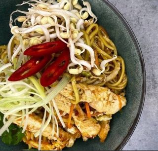 Яєчна локшина з куркою