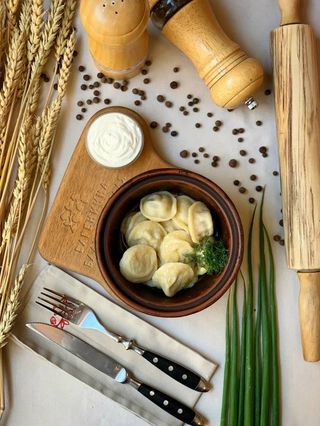 З телятиною (подаються в бульйоні) (200/50/30г)