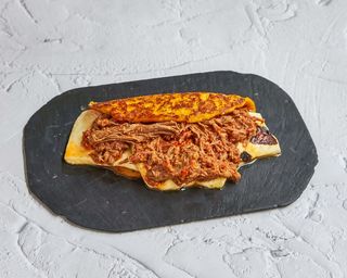 Cachapa Con Queso Y Carne Mechada