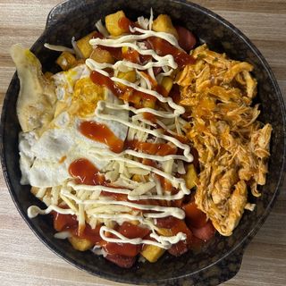 SALCHIPAPA BOMBA PELIRROJA