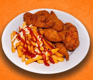 Tiras De Pollo Rebozadas con patatas 