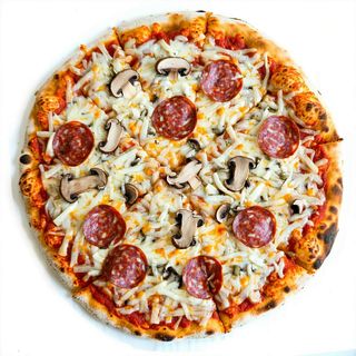 4. Pizza Funghi Mediana