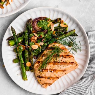 Salmón Al Grill Con Verduras
