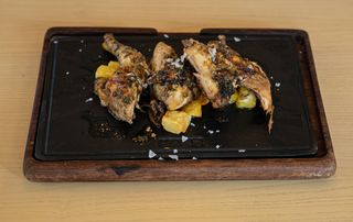 Pollo picantón a la brasa con nuestro adobo