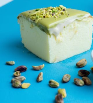 Fluffy Grand Modèle Avec Topping Pistache