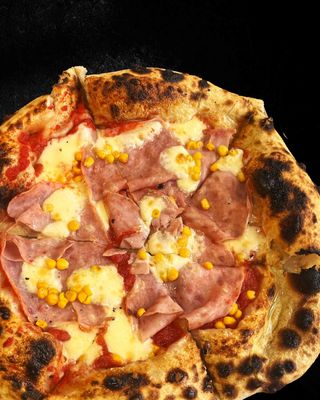 Pizza sunca si porumb