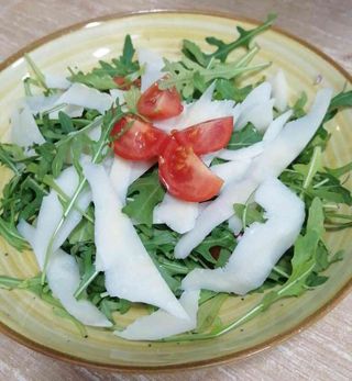 Salata de Rucola cu Rosii Cherry