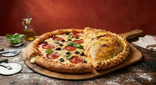 PIZZONE pour 3 personnes avec Frites + Potatoes + 3 Boissons