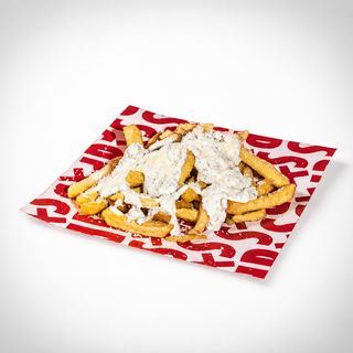 Patatas fritas con salsa de trufa y parmesano