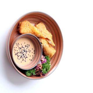 Спринг-роллы с овощами,креветками и пикантным соусом