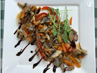 Теплий салат з телятиною (190g)