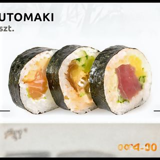 Futomaki z surowym tuńczykiem i krewetką gotowaną