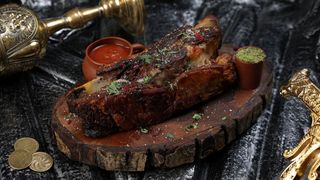 ცეცხლზე ნაომარი საქონლის ნეკნი - საქონლის ველური ნეკნი