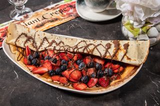 Clatita Uriasa cu Nutella, capsuni si afine
