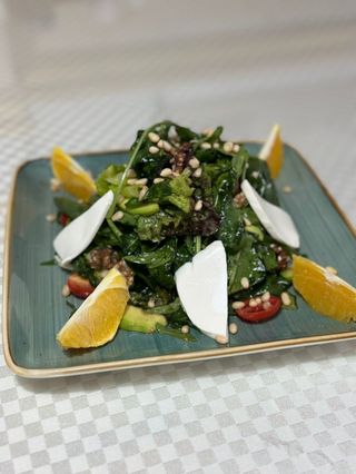 Салат с апельсином и рукколой	