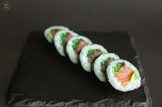 Futomaki z łososiem