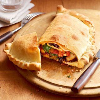 Острое Кальцоне с тунцом