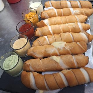 Tequeño Venezolano XL De Jamón Y Queso 