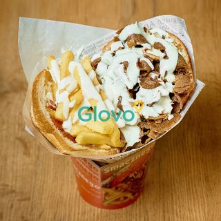 Kebab w bułce z falafelem