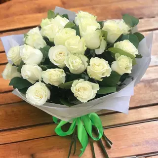 Buchet din 21 trandafiri albi 
