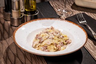 Paste Carbonara cu bacon crocant