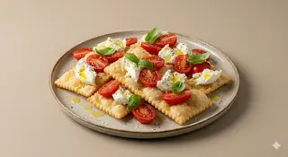 Chiacchiere con pomodoro Datterino e mozzarella di bufala