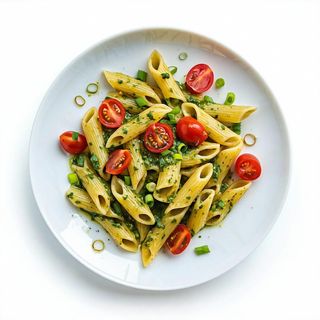 Penne pesto, pomodorini e cipolline