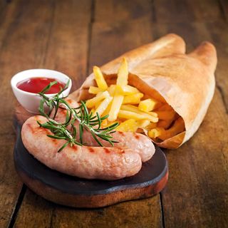 Roštilj kobasica sa pomfritom