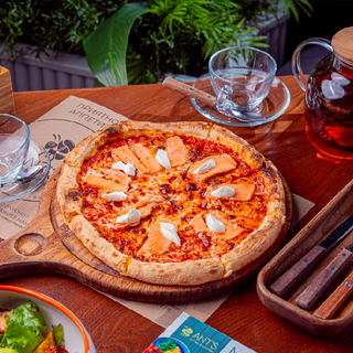 Пицца с лососем и сыром Маскарпоне на тонком тесте (30 см.)