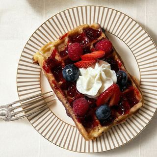 Gofre frutos rojos y mermelada