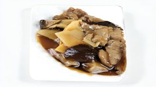 55.Manzo bambù e funghi