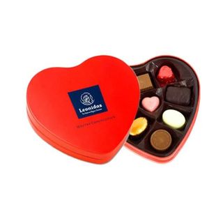 Caixa em formato de coração com 9 bombons