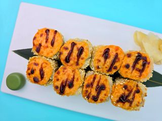 Запечений рол з лососем spicy (280г)