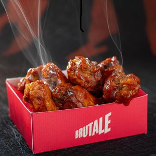 Alistas con salsa buffalo 