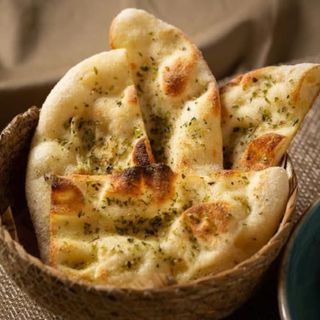 Focaccia Con Romero Y Aceite De Ajo