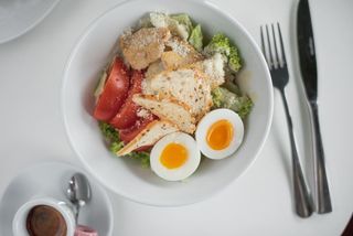 Салат Цезаріно з фірмовою заправкою (200г)