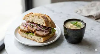 Pan Con Butifarra Y Quinua (250 Ml.)