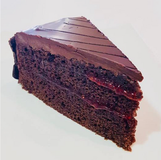 Fatia Bolo de Chocolate e Morango