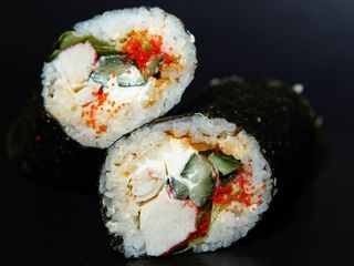 Рол З крабовими паличками (320g)