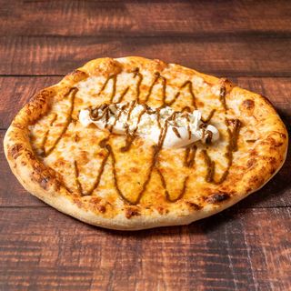 Pizza De Burrata Fresca Y Vinagreta De Tapenade mediana