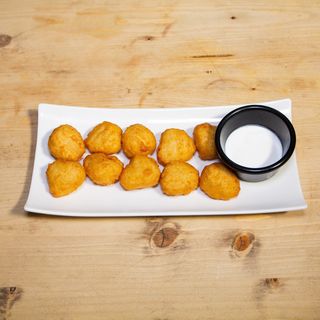 Bombas de pollo con chili y salsa mayonesa (10 uds.)