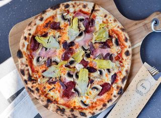 Пица Капричоза (400г)