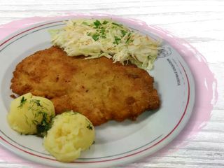 Kotlet wieprzowy z ziemniakami i surówką