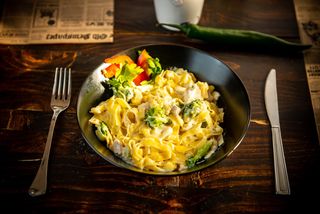 Tagliatelle cu pui si broccoli