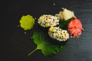 Gunkan Sałatka krabowa 2 szt.